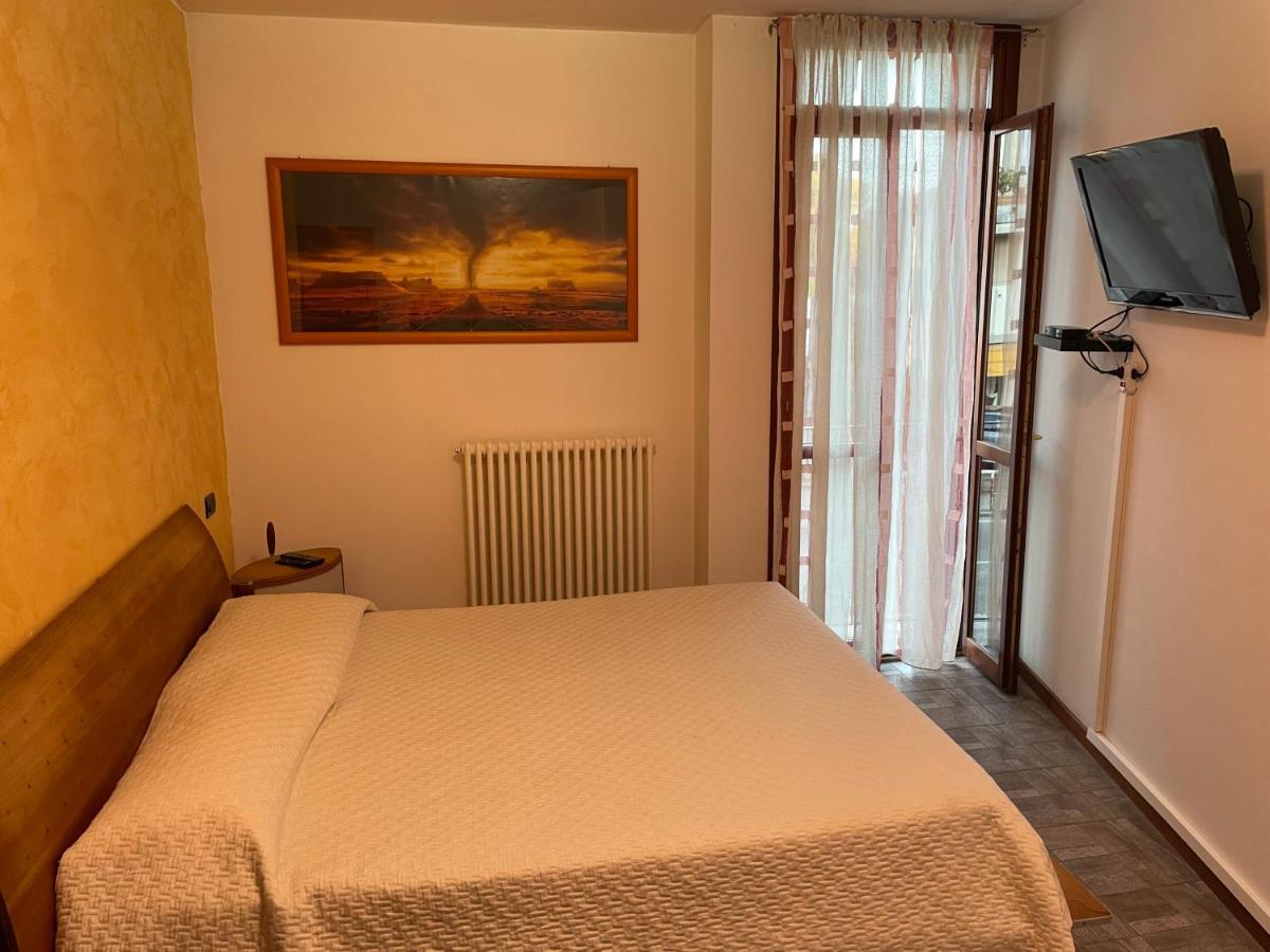 Intero Appartamento Parma - Con Sky Wi-Fi E Tv - Zona Fiera Roncopascolo Buitenkant foto